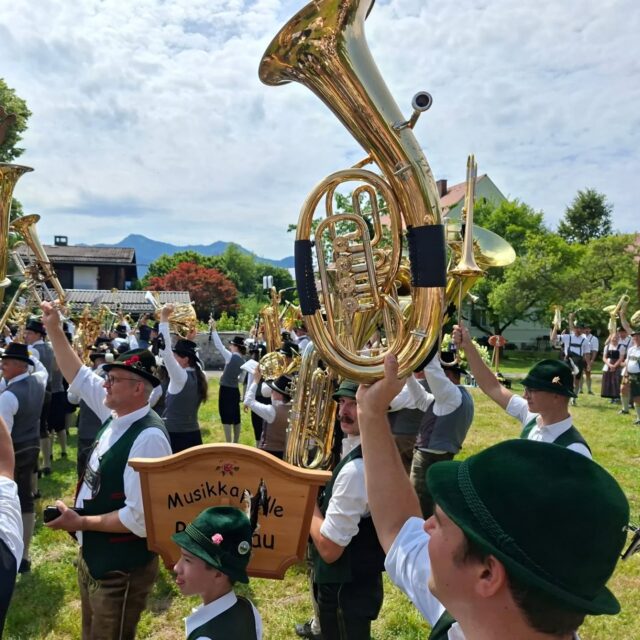Die Bernauer Musi war sowohl auf dem Musikfest der  @rohrdorfer_musi als auch auf dem Musikfest in Übersee @blechmusi_uebersee gut vertreten. Schee warns beide! 
#musikfest #musifest #übersee #rohrdorf #musikfestübersee2025 #musifestrohrdorf2025 #soschönistblasmusik #bernauamchiemsee #blasmusi #slebnisafreid #bierfest #slebnisschee