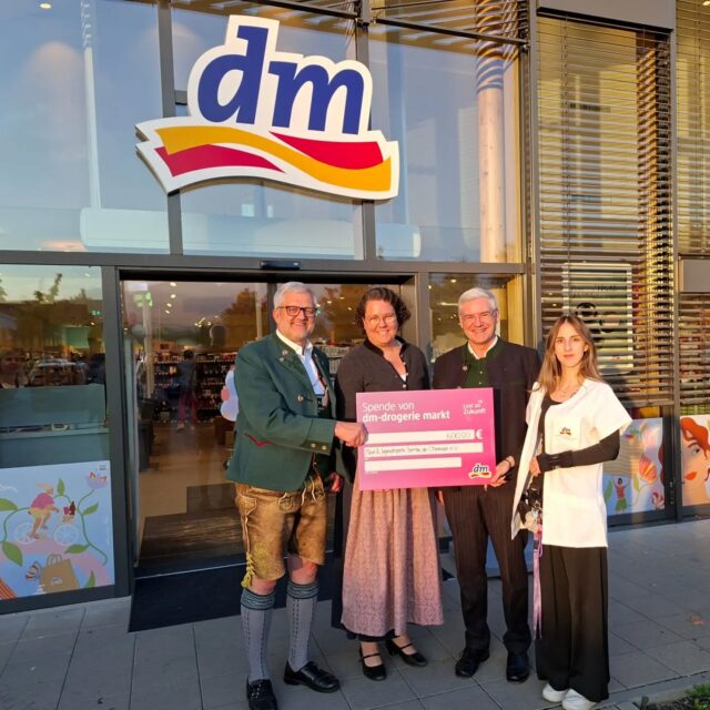 💜🤍 Vielen Dank, dm Deutschland 💜🤍

Wir, die Musikkapelle Bernau, freuen uns sehr, dass wir bei der Initiative "Lust an Zukunft" von dm mitmachen durften und dabei 600€ gewonnen haben! 🥳🎉

Ein herzliches Dankeschön an dm Deutschland für diese tolle Möglichkeit und die Unterstützung! Es ist schön zu sehen, wie Vereine vor Ort gefördert werden und damit das Miteinander, das Ehrenamt und das Vereinsleben in unserer Gemeinde gestärkt werden! ❤️

Auch die @chiemseenixen_bernau waren dieses Jahr bei der Initiative dabei und konnten sich über 400 Euro freuen. HERZLICHEN GLÜCKWUNSCH auch an euch! 💃✨️

Gemeinsam können wir viel erleben - und solche Aktionen zeigen, wie wertvoll die Unterstützung unserer Vereine ist! 

DANKE!!! 💕💕💕

#musikkapellebernau #dmdeutschland #lustanzukunft #bernauamchiemsee #vielendank